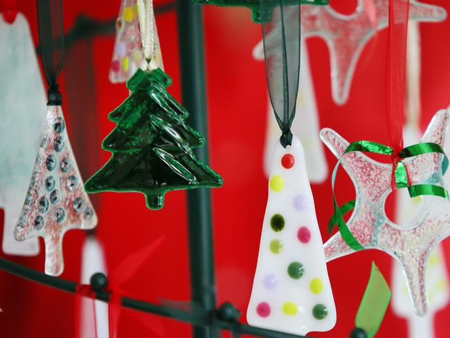 Glass Art by Rhondda Retallack Gpictured Monday 8th October 2018 in posed photo ahead of Wheel 'n' Weft  Christmas and Craft Exhibition to be held at Thornleigh.(AAP Image/Sue Graham)