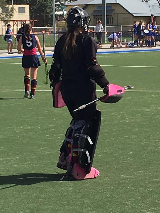 Lara de Waal-Hart scans the play.