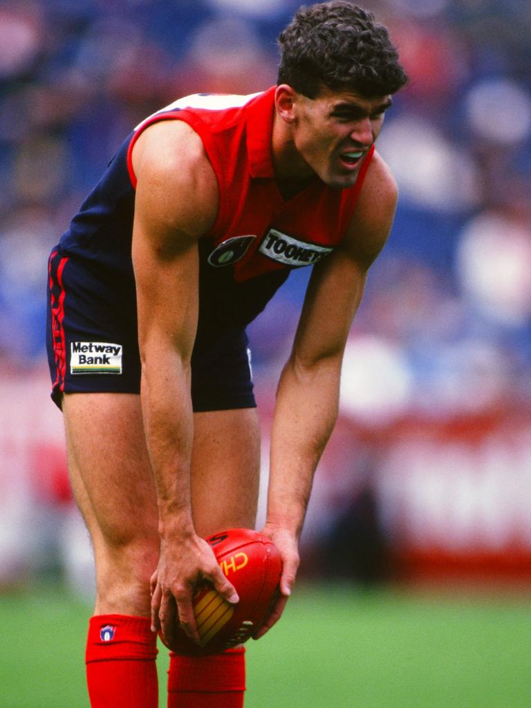 Melbourne footballer Shaun Smith lines up a kick at goal in 1995.