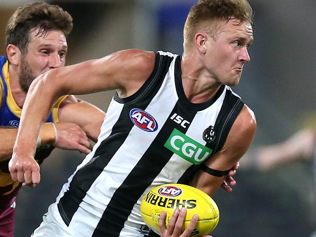 BRISBANE, AUSTRALIA - SEPTEMBER 04: Jaidyn Stephenson of the Magpies makes a run during the round 15 AFL match between the Brisbane Lions and the Collingwood Magpies at The Gabba on September 04, 2020 in Brisbane, Australia. (Photo by Jono Searle/AFL Photos/via Getty Images)