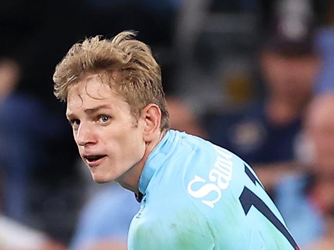 SYDNEY, AUSTRALIA - FEBRUARY 24: Max Jorgensen of the Waratahs passes during the round one Super Rugby Pacific match between NSW Waratahs and ACT Brumbies at Allianz Stadium, on February 24, 2023, in Sydney, Australia. (Photo by Mark Kolbe/Getty Images)