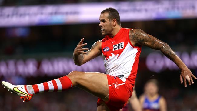 Sydney's Lance Franklin kicks a goal in Round 7 of the 2022 season. Picture: Phil Hillyard