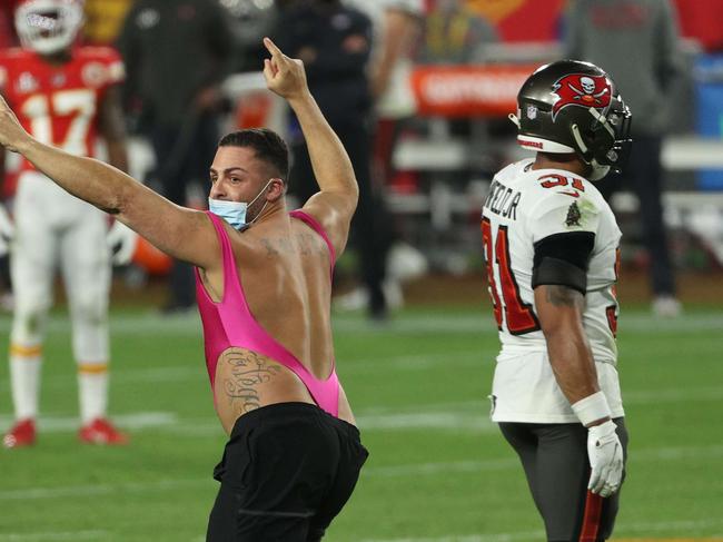 TAMPA, FLORIDA - FEBRUARY 07: A pitch invader is chased during the fourth quarter in Super Bowl LV between the Tampa Bay Buccaneers and the Kansas City Chiefs at Raymond James Stadium on February 07, 2021 in Tampa, Florida.   Patrick Smith/Getty Images/AFP == FOR NEWSPAPERS, INTERNET, TELCOS & TELEVISION USE ONLY ==