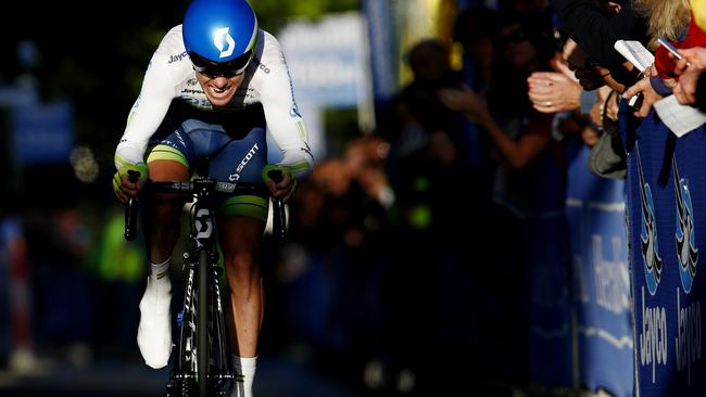 Herald Sun Tour Prologue Melbourne CBD. Defending champion Simon Clarke of the Orica GreenEdge team powers towards the finish line . Pic: Michael Klein