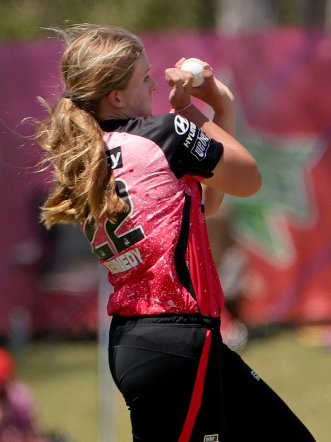 16-year-old Sara Kennedy bowls for the Renegades. Picture: Kelly Defina/Getty Images