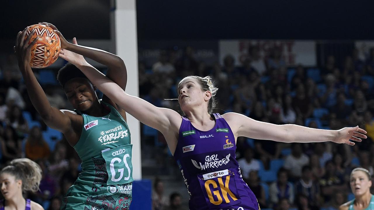 CAIRNS, AUSTRALIA – SEPTEMBER 20: Mwai Kumwenda of the Vixens contests the ball with Tara Hinchliffe of the Firebirds during the round 13 Super Netball match between the Melbourne Vixens and the Queensland Firebirds at the Cairns Pop Up Arena on September 20, 2020 in Cairns, Australia. (Photo by Ian Hitchcock/Getty Images)