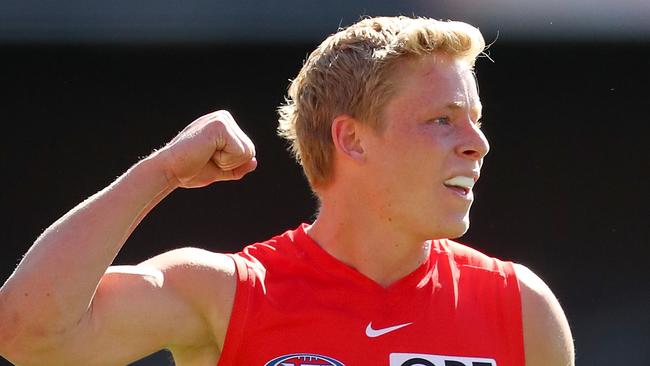 Sydney Swans star Isaac Heeney took the skies with a huge mark against Fremantle.