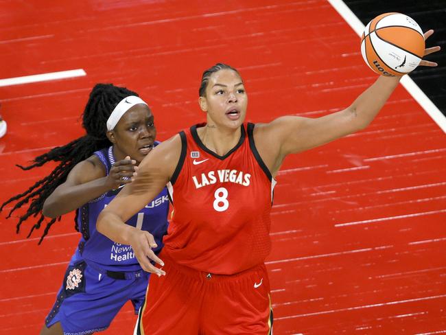 Liz Cambage had a relatively quiet night.