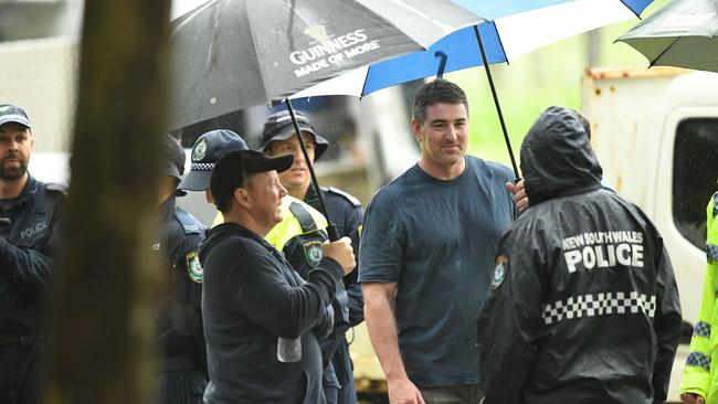 Sean Ogilvy talks with police on the dig in Kendall. Picture NCA NewsWire / Trevor Veale