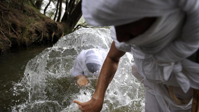 Mandaeans In Sydney To Baptise In Georges River Daily Telegraph