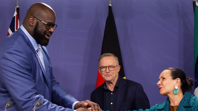 NBA legend Shaquille O'Neal shakes Indigenous Australians Minister Linda Burney’s hand. Picture: NCA NewsWire / Monique Harmer