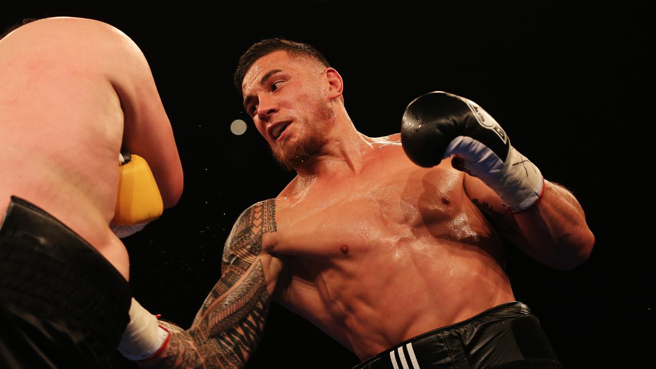 Sonny Bill Williams beats Chauncy Welliver by decision over 8 rounds.