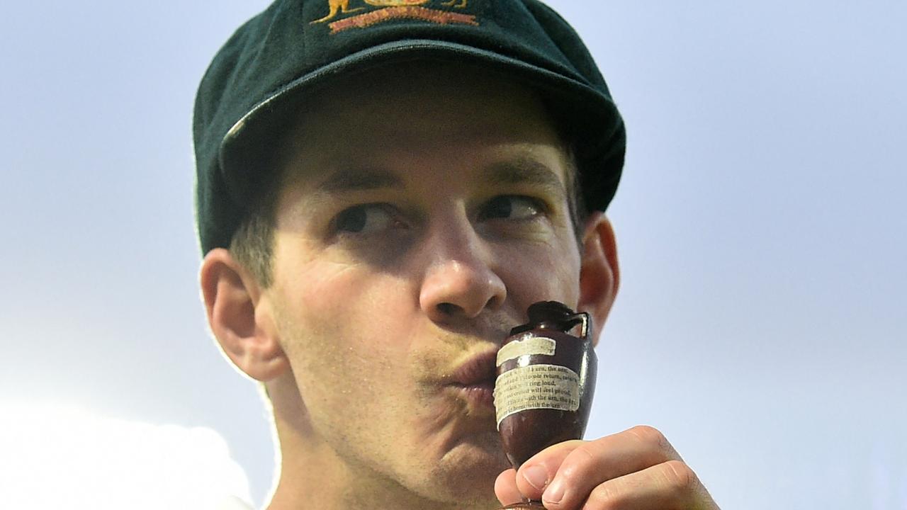 Paine kisses the Ashes urn after retaining it in England. Photo by Glyn KIRK / AFP