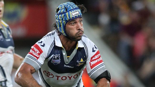 BRISBANE, AUSTRALIA — MARCH 12: Johnathan Thurston of the Cowboys passes the ball during the round one NRL match between the Brisbane Broncos and the North Queensland Cowboys at Suncorp Stadium on March 12, 2010 in Brisbane, Australia. (Photo by Bradley Kanaris/Getty Images)