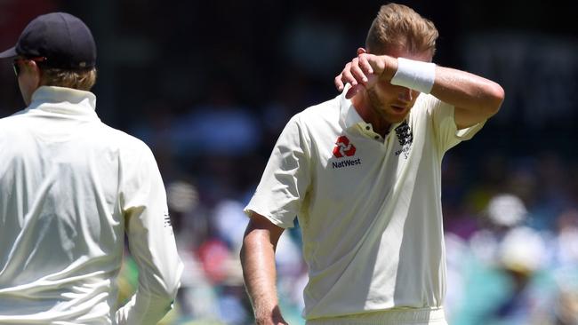 England paceman Stuart Broad reacts in the scorching Sydney heat.