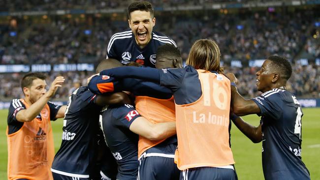 Melbourne Victory players celebrates.