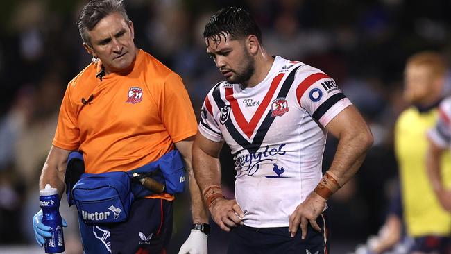 PENRITH, AUSTRALIA - MAY 12:  Brandon Smith of the Roosters is attended to by a trainer during the round 11 NRL match between the Penrith Panthers and Sydney Roosters at BlueBet Stadium on May 12, 2023 in Penrith, Australia. (Photo by Mark Kolbe/Getty Images)