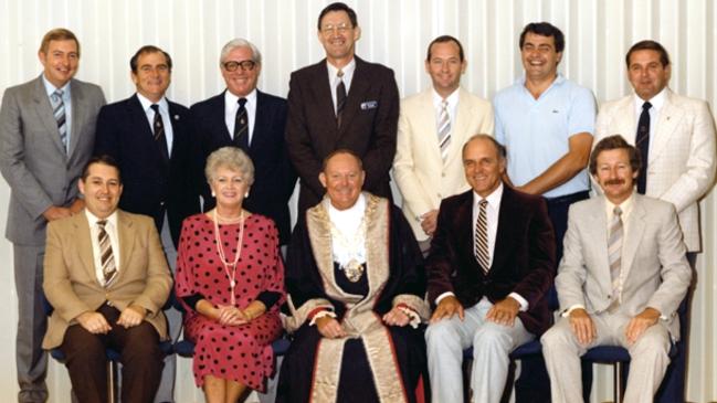 The 1985-1988 Gold Coast Council, including future Mayor Lex Bell (bottom row, far left) voted unanimously against the proposed monorail.