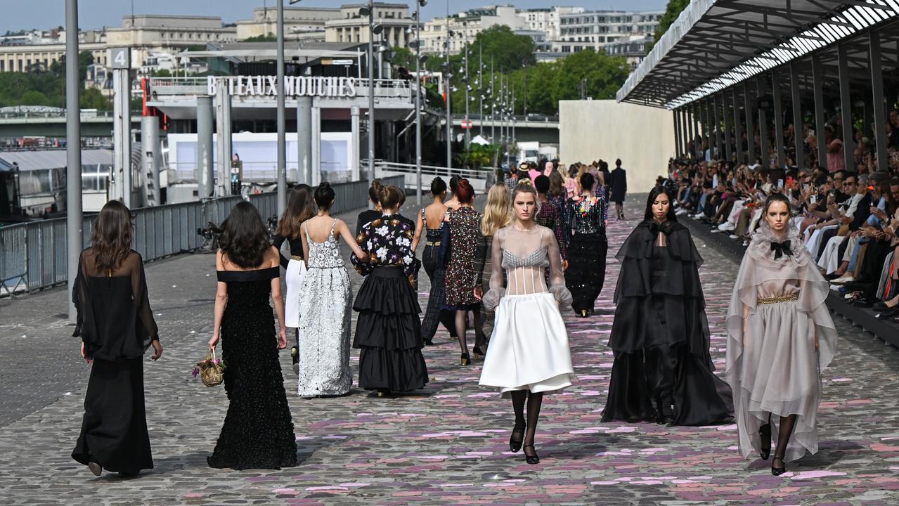 Paris Fashion Week: Haute couture shows go ahead after riots - BBC News