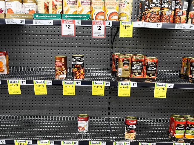 Townsville residents stock up in preparation for Cyclone Debbie’s arrival. (Photo by Ian Hitchcock/Getty Images)