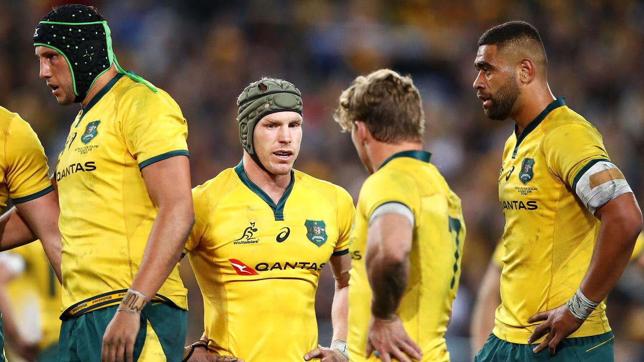 David Pocock of the Wallabies speaks to Michael Hooper.