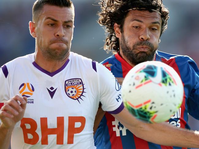 NEWCASTLE, AUSTRALIA - FEBRUARY 29: Joel Chianese of Perth Glory contests the ball against Nikolai Topor-Stanley of the Newcastle Jets during the round 21 A-League match between the Newcastle Jets and the Perth Glory at McDonald Jones Stadium on February 29, 2020 in Newcastle, Australia. (Photo by Ashley Feder/Getty Images)