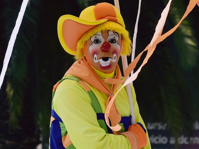 <!DOCTYPE html PUBLIC "-//W3C//DTD HTML 4.0 Transitional//EN" "http://www.w3.org/TR/REC-html40/loose.dtd"><html><body><p>A clown stands under an umbrella during the third day of the XXI Convention of Clowns, at the Jimenez Rueda Theatre, in Mexico City on October 19, 2016. Latin American clowns hold their 21st annual conference in Mexico City from October 17 through 20. Picture: AFP PHOTO / Alfredo ESTRELLA</p></body></html>