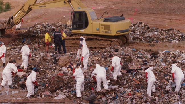 Police search through rubbish for the body of Japanese millionaire Hamago Kitayama in May 1999. Picture: Troy Purdue.