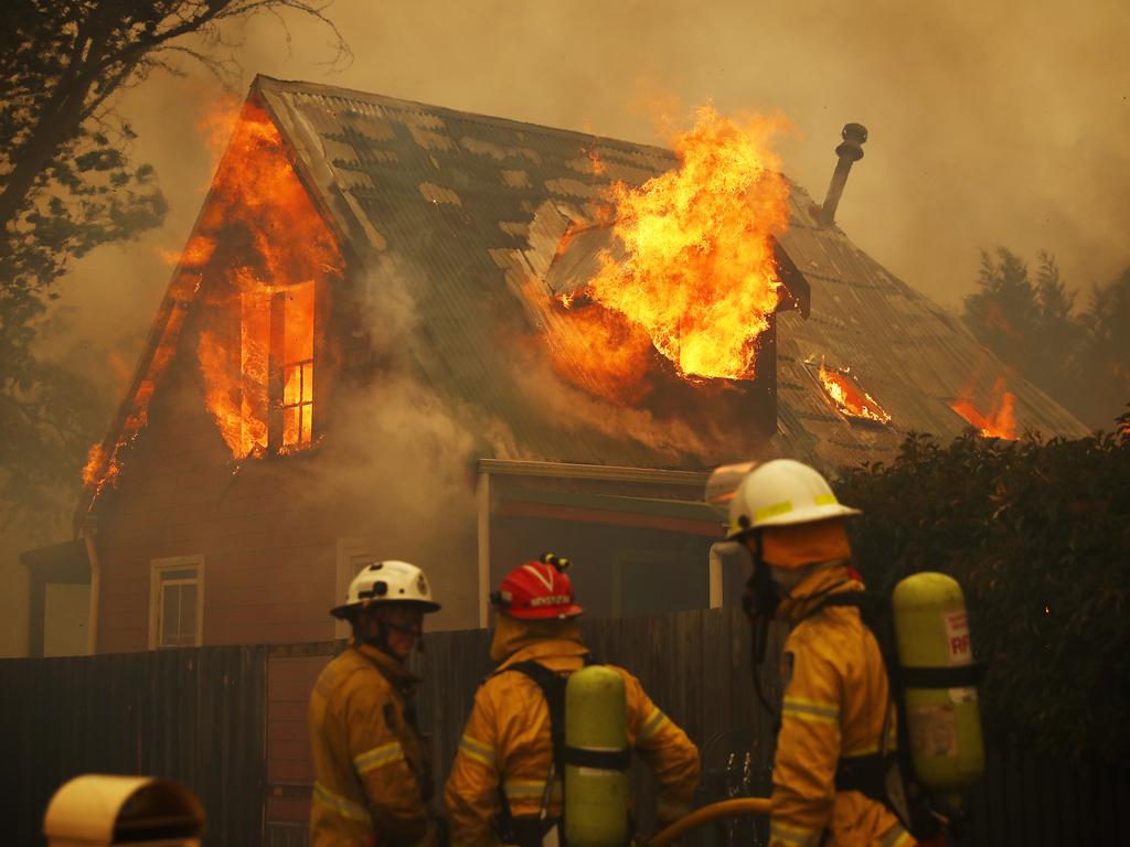 Balmoral burns in south western Sydney as bushfires destroy homes in the area. Picture: Sam Ruttyn