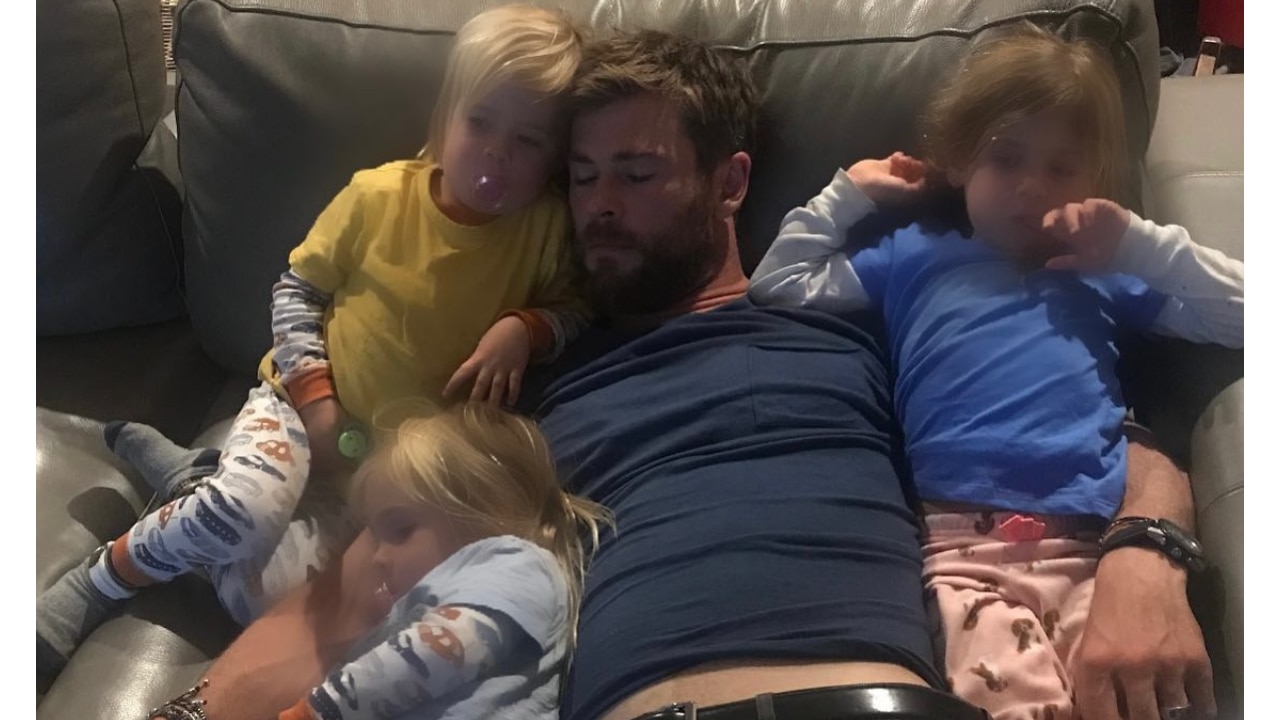 Chris Hemsworth falls asleep on the couch with his kids. Image: @elsapatakyconfidential