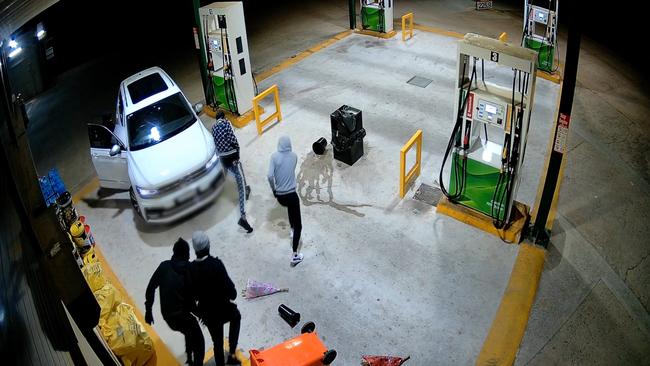 The thugs leave the servo after attacking the attendant.