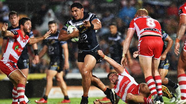 Taumalolo blows the Dragons away. Image: Zak Simmonds