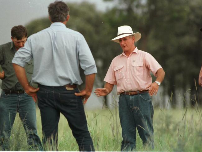 holistic resource management conference at mitchell. pics david/kelly 14 Feb 1997. brian marshall (white hat) takes a group of farmers  into the field. the conf. is about improving the profitability of the land. Headshot farming