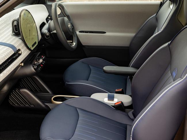 Being so small and intimate, a Mini absolutely must, of course, be fitted with a manual gearbox, right?