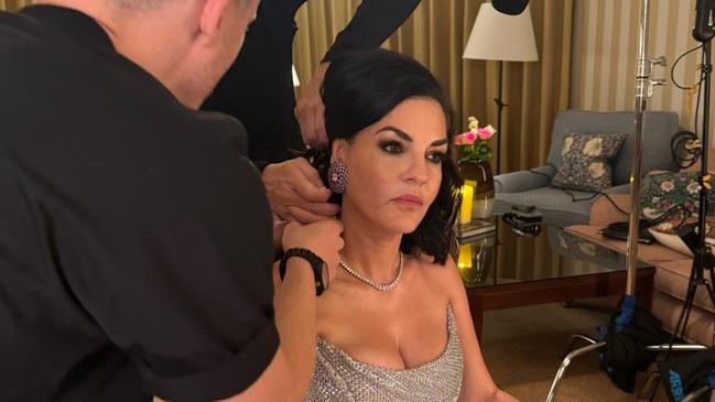 Nicole preps from her London hotel room for her brief reunion appearance.