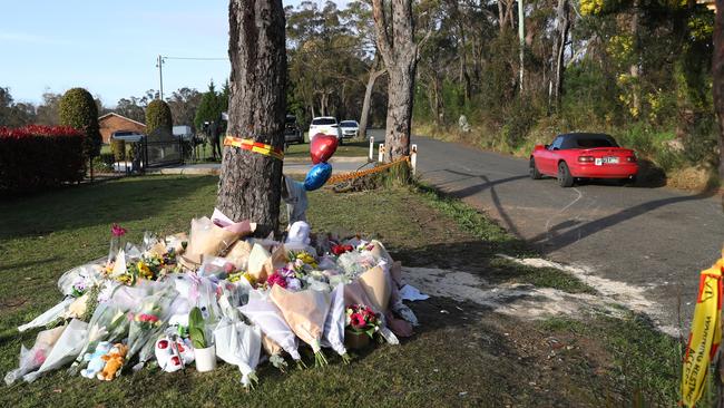 The makeshift memorial set up on East Pde at Buxton where this week’s fatal crash occurred. Picture: John Grainger