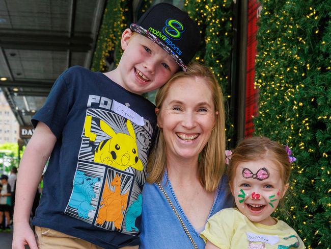 Daily Telegraph. 20, December, 2024.Alison McLean, with her children, Conor, 7, and Willow, 4, Christmas shopping, in Sydney CBD, today.Picture: Justin Lloyd.