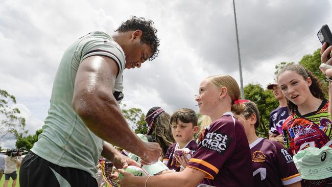 Mayzie Roberts has her ball signed by Selwyn Cobbo at the Brisbane Broncos Captain's Run and Toowoomba Fan Day at Toowoomba Sports Ground, Saturday, February 15, 2025. Picture: Kevin Farmer