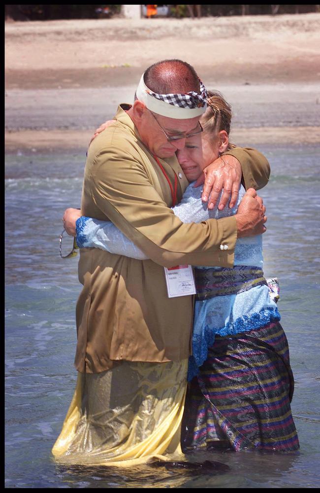 Bill Hardy hugs his daughter Jess in the surf at Kuta beach after a memorial service for the victims of the Sari Club bombing, including his son Billy. 