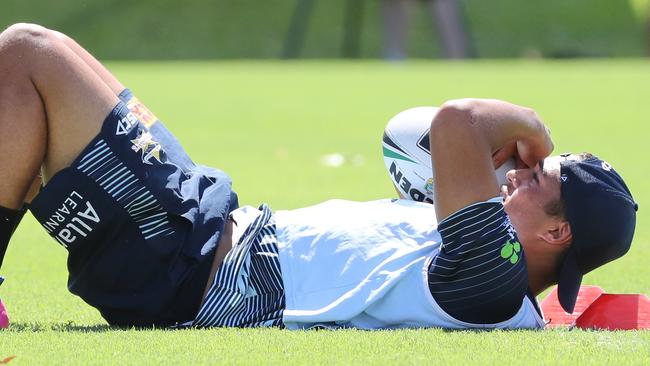 Te Maire Martin feels the heat in Townsville. (AAP Image/Michael Chambers)