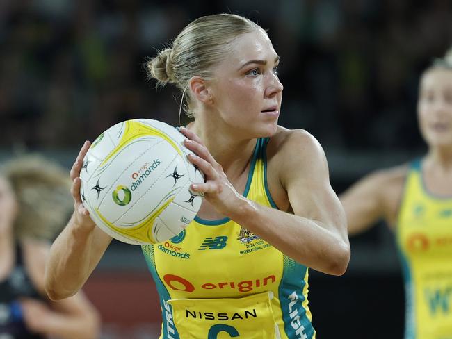 MELBOURNE, AUSTRALIA - OCTOBER 30: Kate Moloney of Australia looks to pass the ball during game four of the Constellation Cup match between Australia Diamonds and New Zealand Silver Ferns at John Cain Arena on October 30, 2024 in Melbourne, Australia. (Photo by Daniel Pockett/Getty Images)