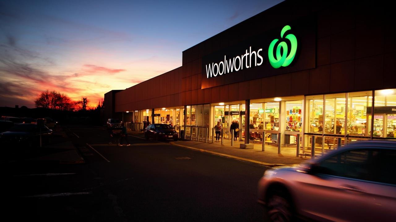 Woolworths prepares to lean on online deliveries during Victoria lockdown.