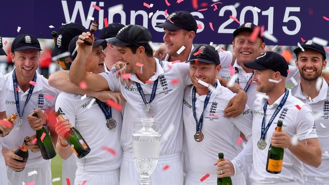 Alastair Cook holds the replica Ashes urn aloft after beating Australia in 2015.