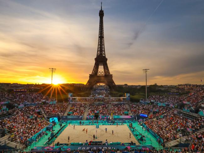 PARIS, FRANCE - AUGUST 04: A general view of the Eiffel tower at sunset during a Men's Round of 16 match between Teams Brazil and Netherlands on day nine of the Olympic Games Paris 2024 on August 04, 2024 in Paris, France. (Photo by Elsa/Getty Images) *** BESTPIX ***