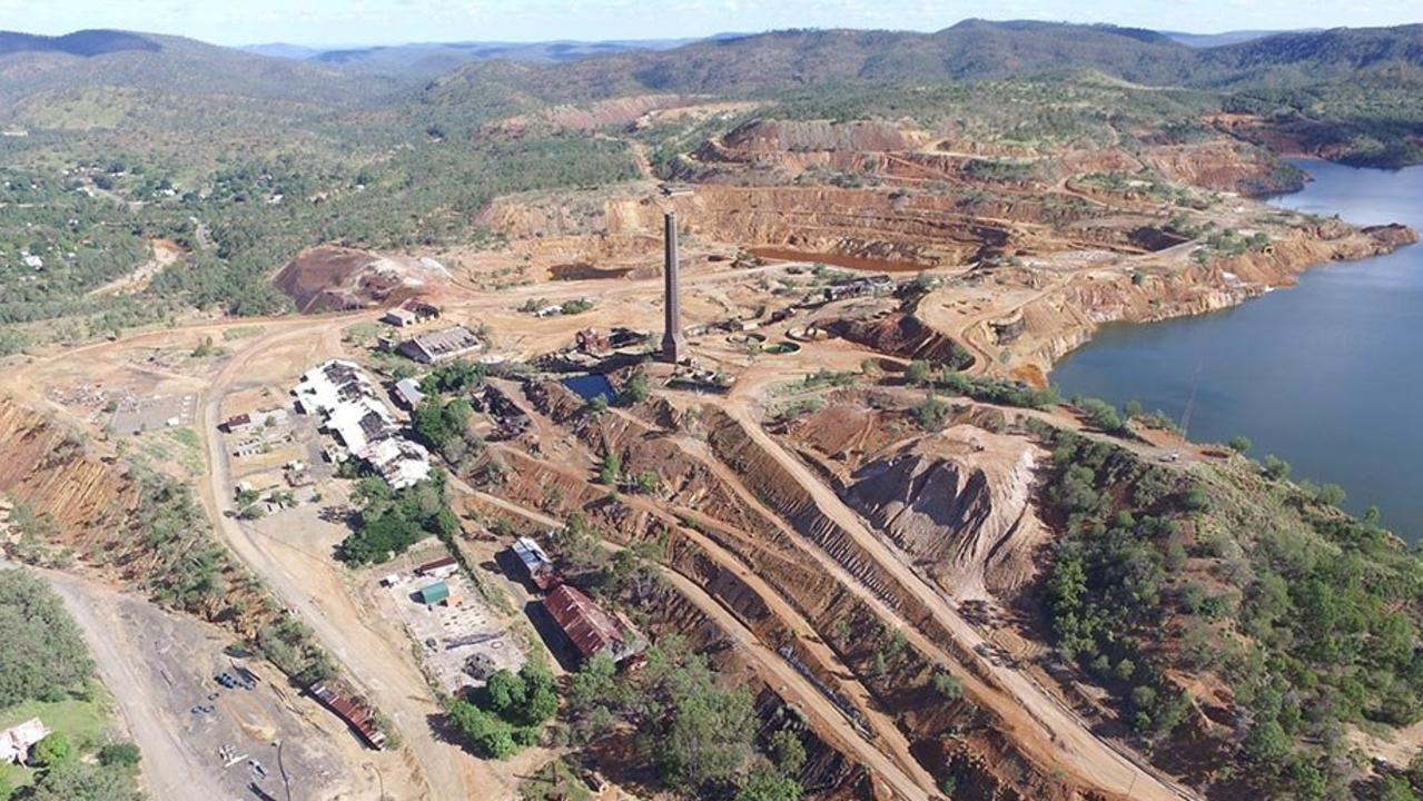 The main feature of the Mount Morgan mine is the huge brick chimney known as the Big Stack, which was built in 1905.