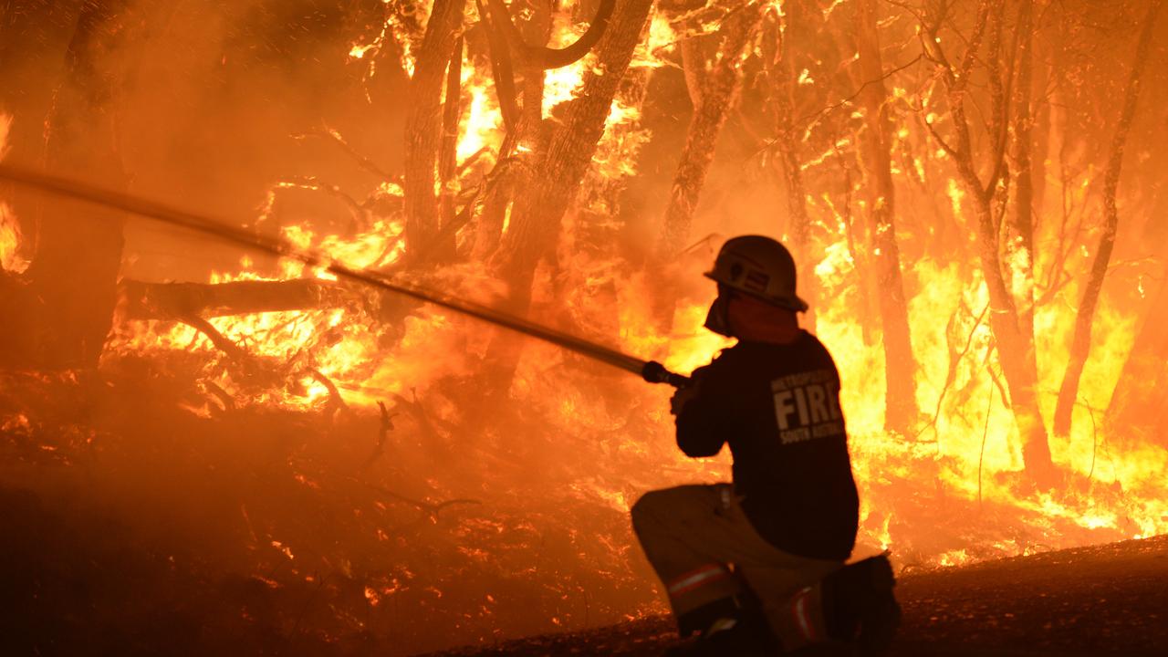 MFS fire crew fighting a fire. Picture Campbell Brodie.