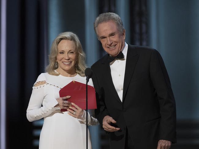 Faye Dunaway and Warren Beatty presented Best Picture.