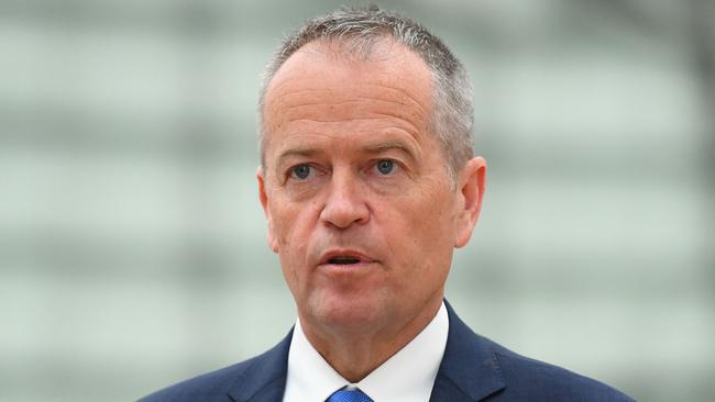 Bill Shorten will today unveil a $2000 rebate to install solar-powered battery systems to homes.