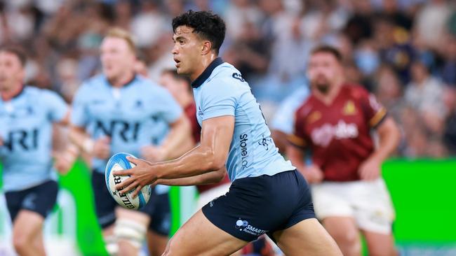 SYDNEY, AUSTRALIA - FEBRUARY 14: Joseph-Aukuso Suaalii of the Waratahs runs with the ball during the round one Super Rugby Pacific match between NSW Waratahs and Highlanders at Allianz Stadium, on February 14, 2025, in Sydney, Australia. (Photo by Darrian Traynor/Getty Images)