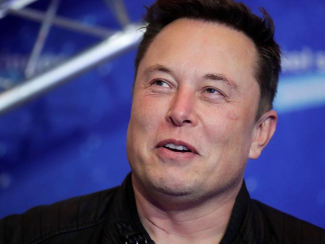 SpaceX owner and Tesla CEO Elon Musk arrives on the red carpet for the Axel Springer Awards ceremony, in Berlin, on December 1, 2020. (Photo by HANNIBAL HANSCHKE / POOL / AFP)